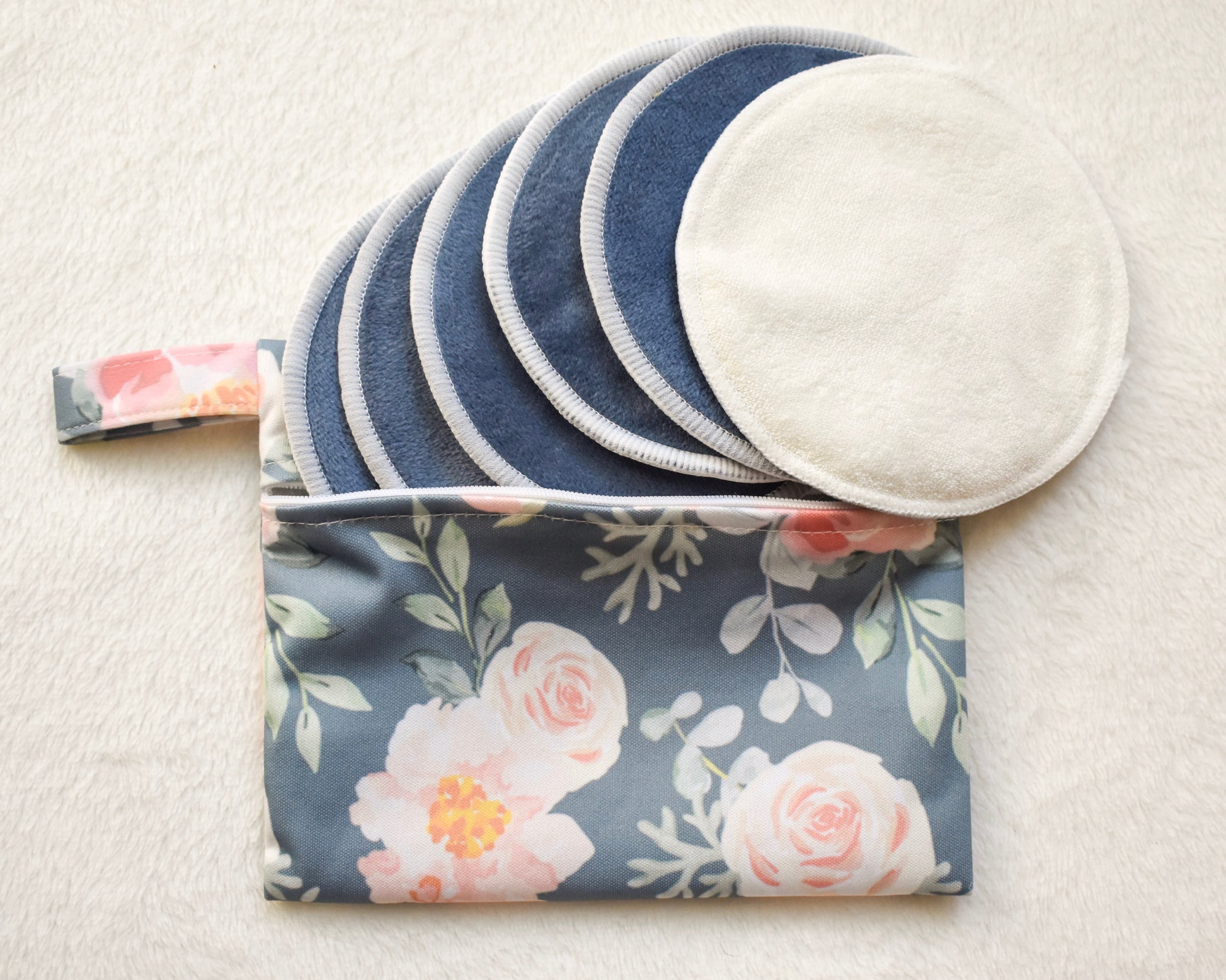 Bamboo Reusable Breast Pads: Slim and absorbent - LittleLamb